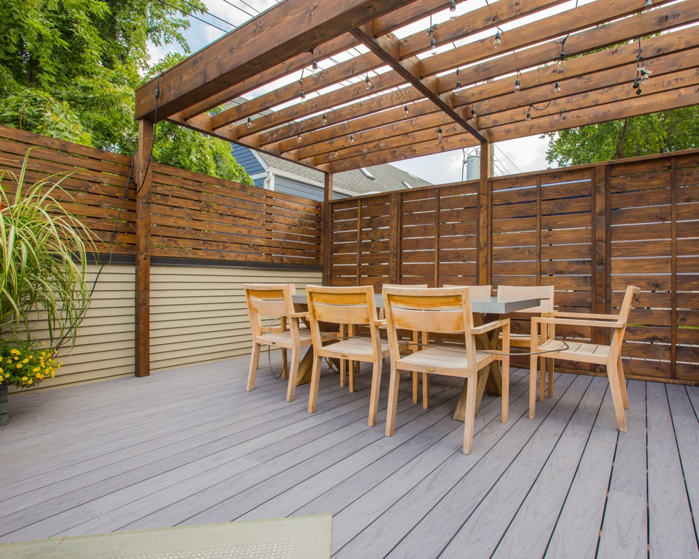 difference between deck and patio