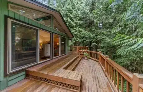 do-with-leftover-composite-decking-460×295 (1)