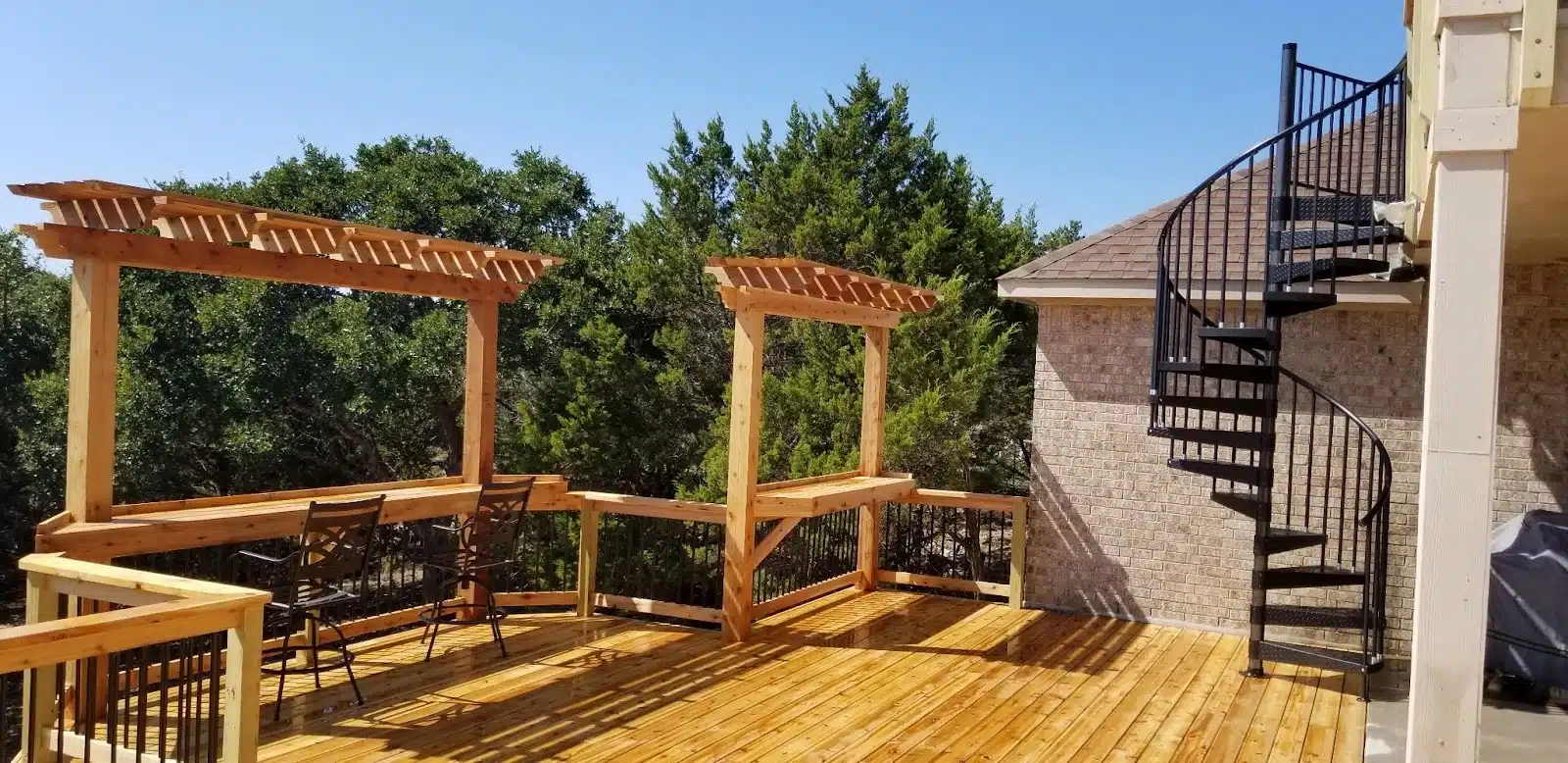 Deck With Bar Top And Arbor 